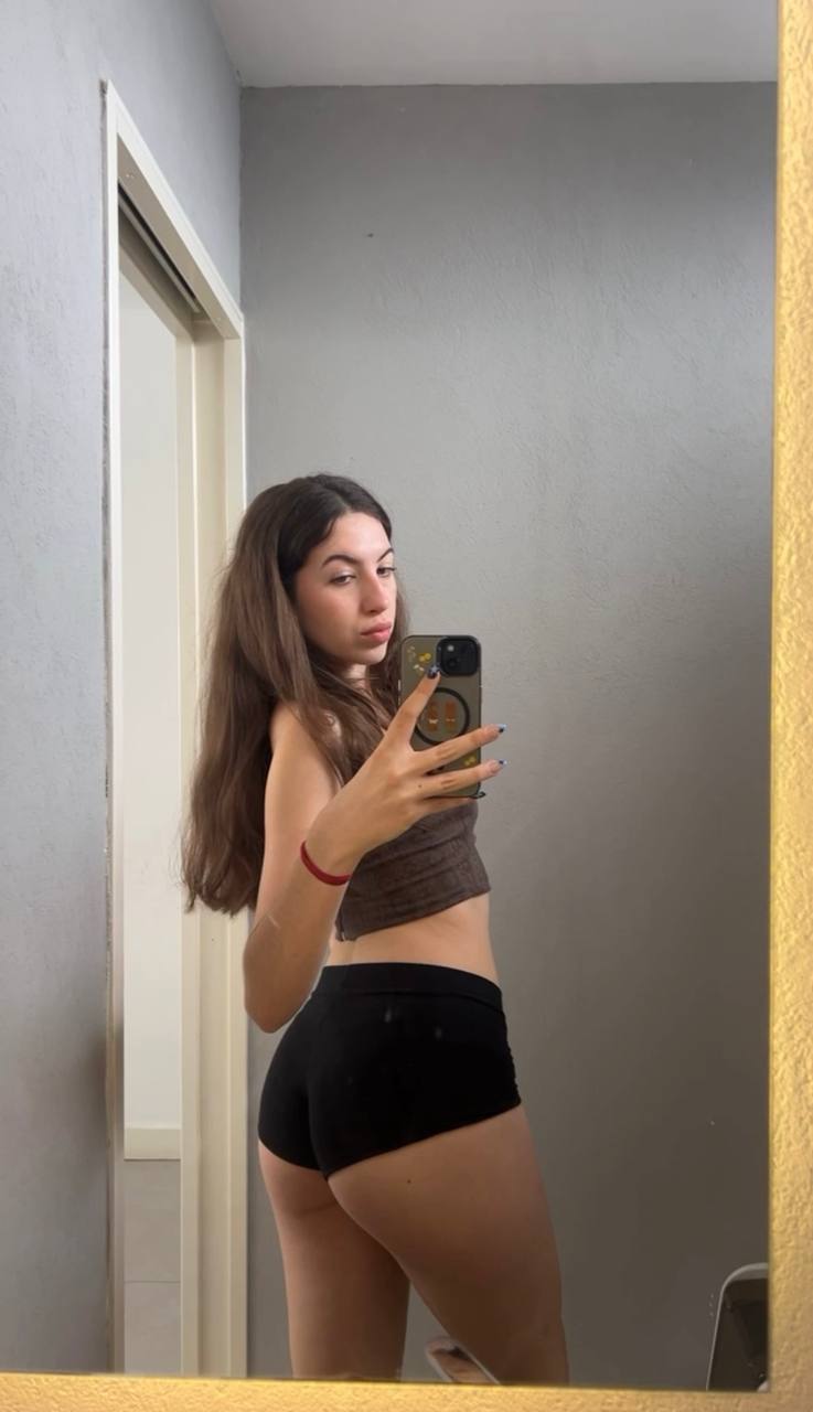 Amber in her underwear in Praia