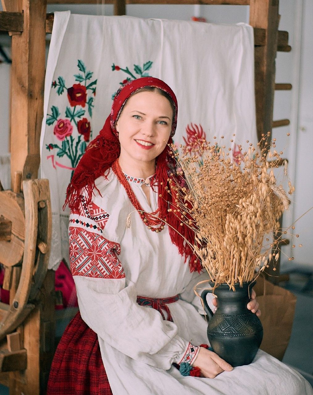 Women in Slavic costumes in Praia
