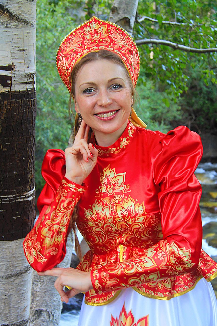 Women in Slavic costumes in Praia