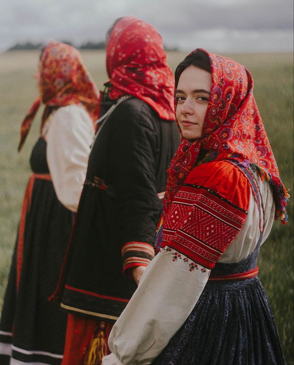 Women in Slavic costumes in Praia