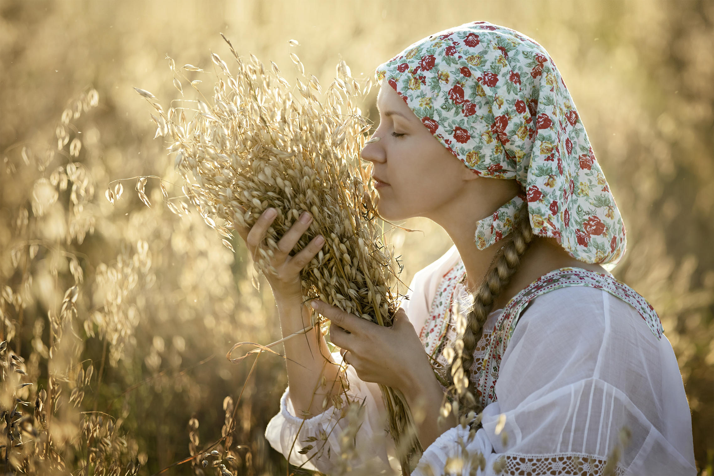 Photo Women in Slavic costumes in Praia