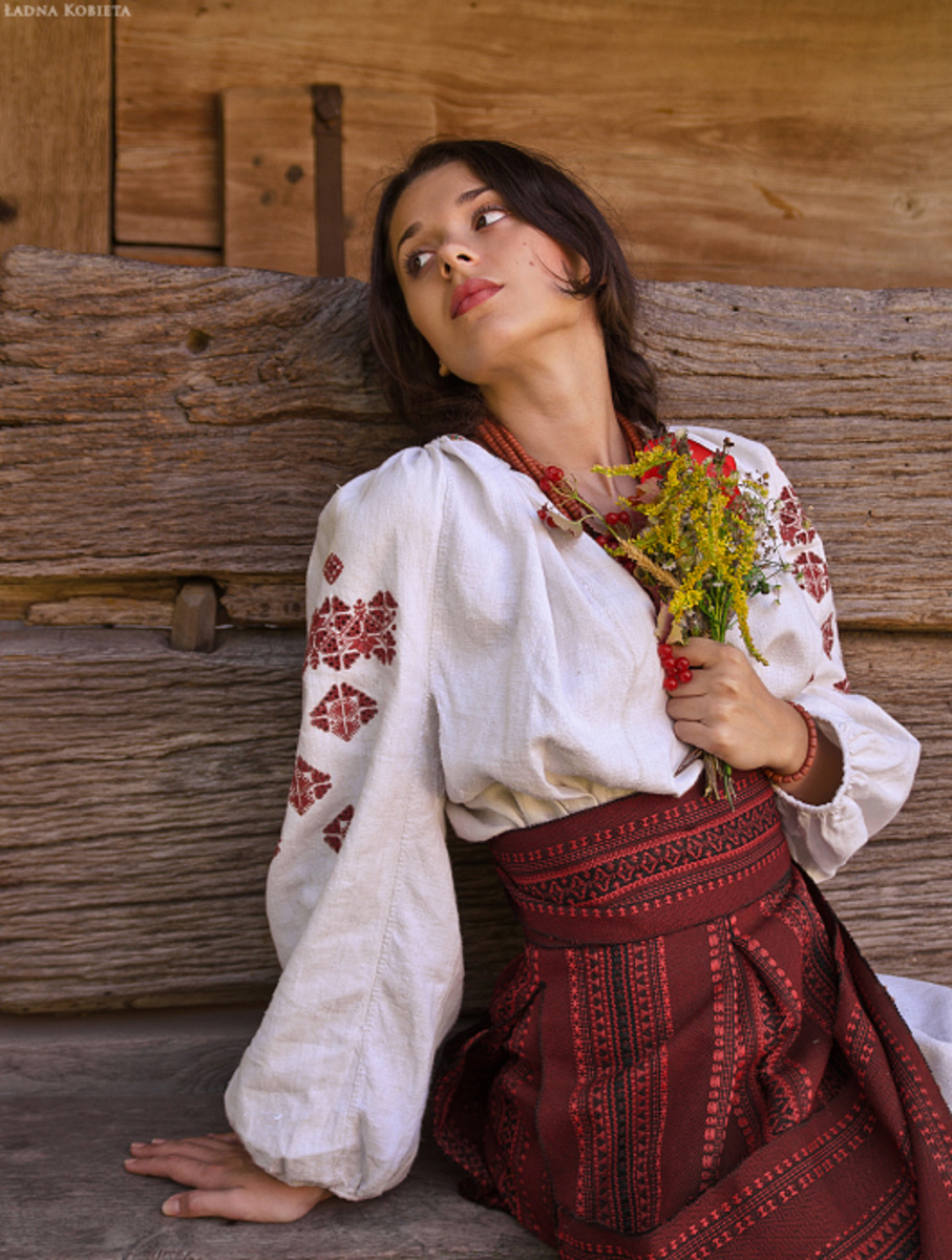 Girls in Slavic costumes in Praia