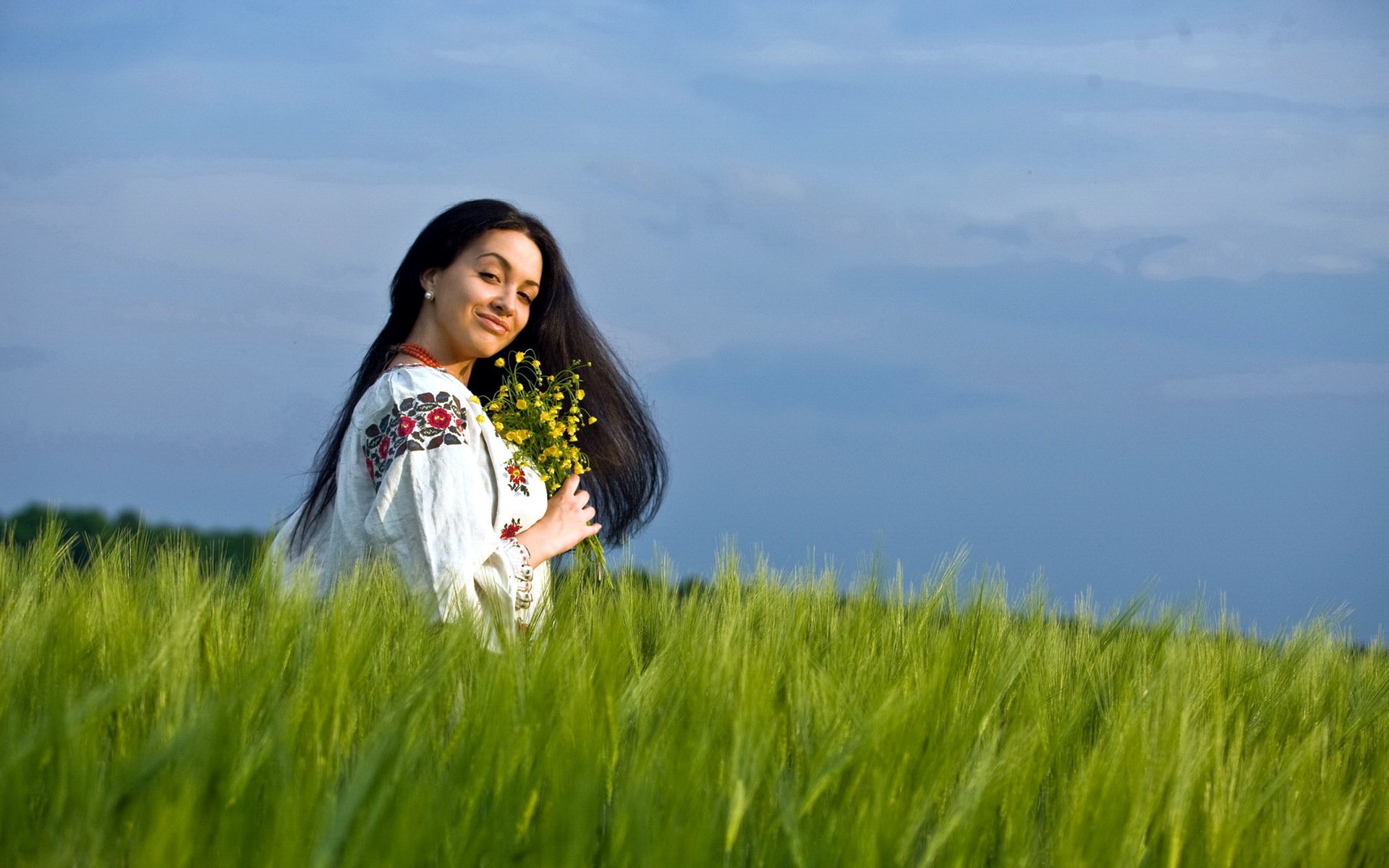 Girls in Slavic costumes in Praia