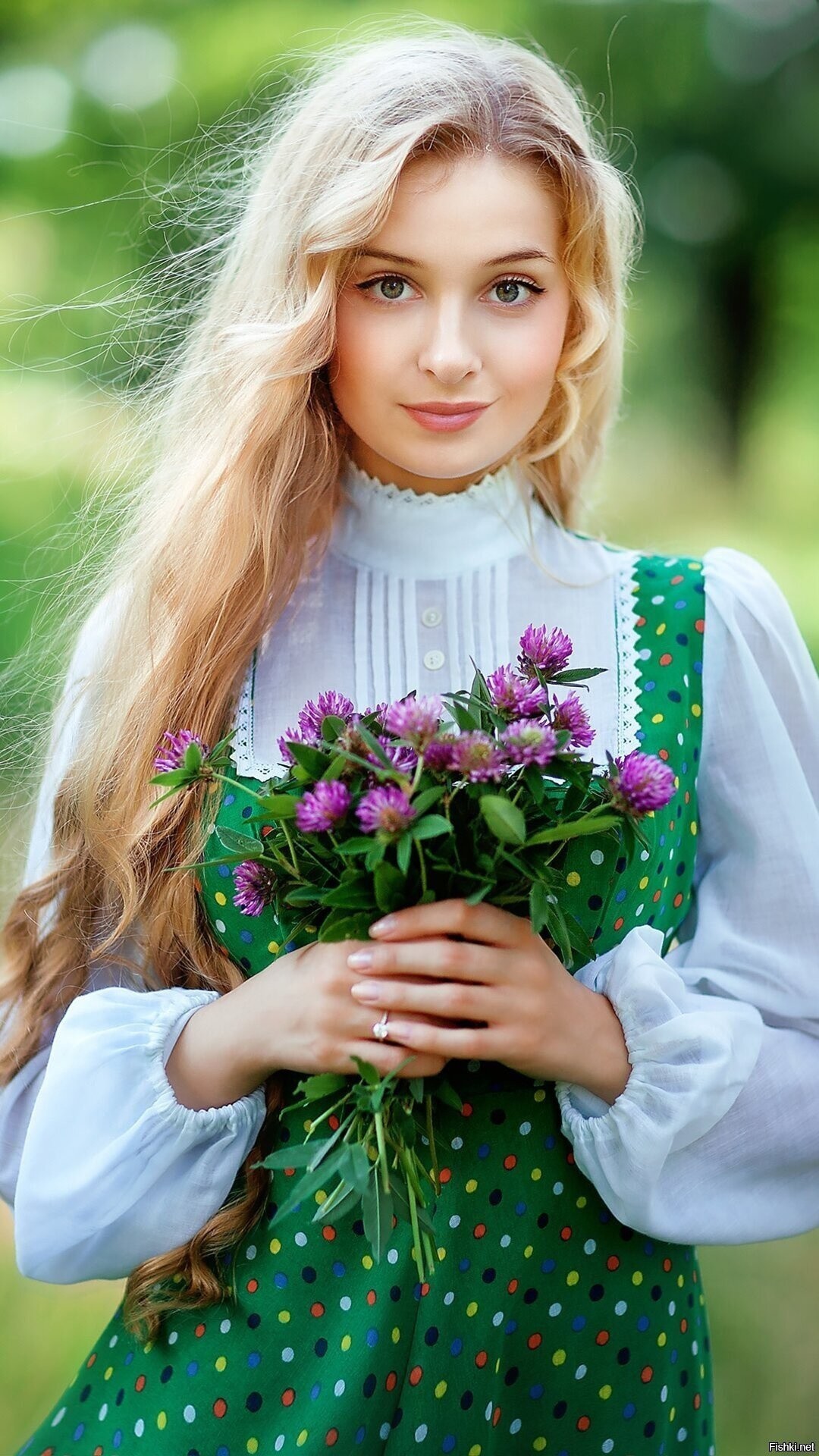 Girls in Slavic costumes in Praia