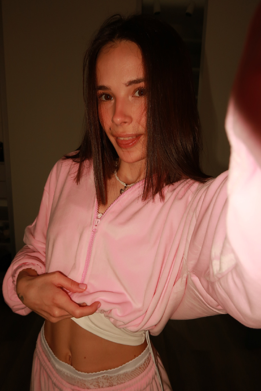 Tina brings the glow — live moments in Praia