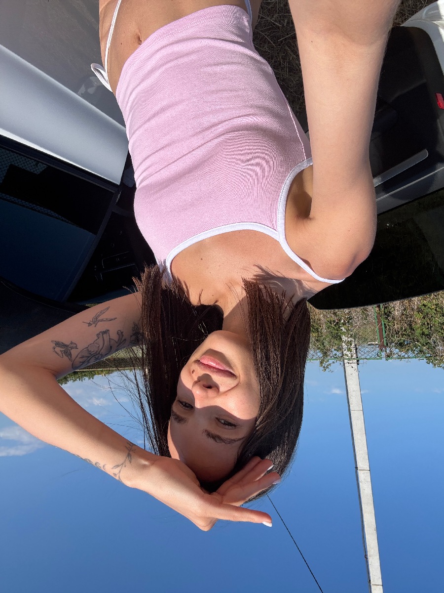 Sexy model Tina in Praia